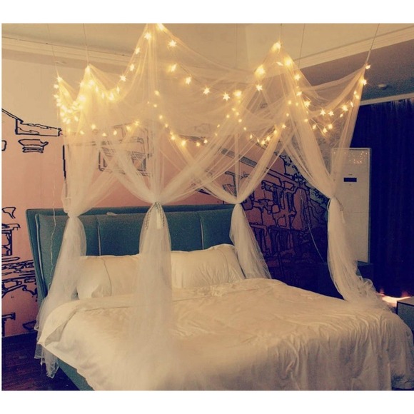 8 Corner Mesh Bed Canopy with 100 LED Star String Lights Battery Operated White - Picture 1 of 7